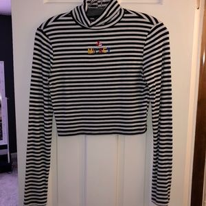 Long sleeve crop top